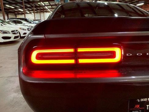 Used 2018 Dodge Challenger R/T Scat Pack w/ Leather Interior Group RWD image 53