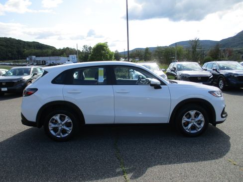 Certified 2024 Honda HR-V LX image 4