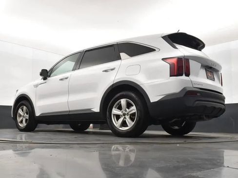 Used 2023 Kia Sorento LX FWD image 12