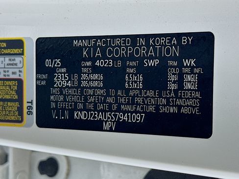 Used 2025 Kia Soul LX w/ LX Technology Package FWD image 12