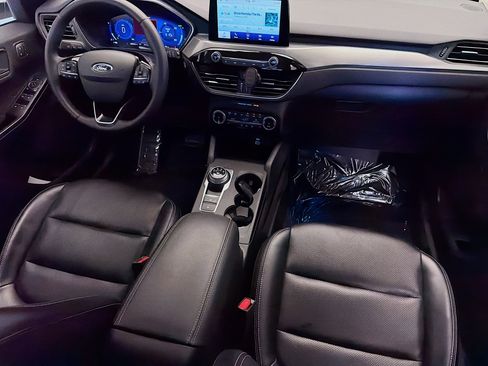Used 2022 Ford Escape Titanium FWD image 12