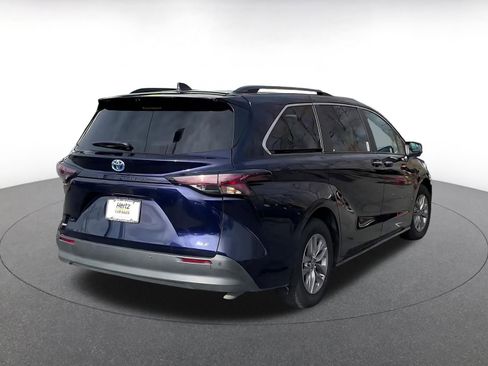 Used 2025 Toyota Sienna XLE image 14