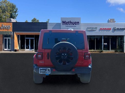Used 2024 Jeep Wrangler Unlimited Sahara AWD/4WD image 5
