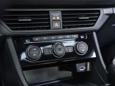 Used 2020 Volkswagen Jetta GLI Autobahn image 16