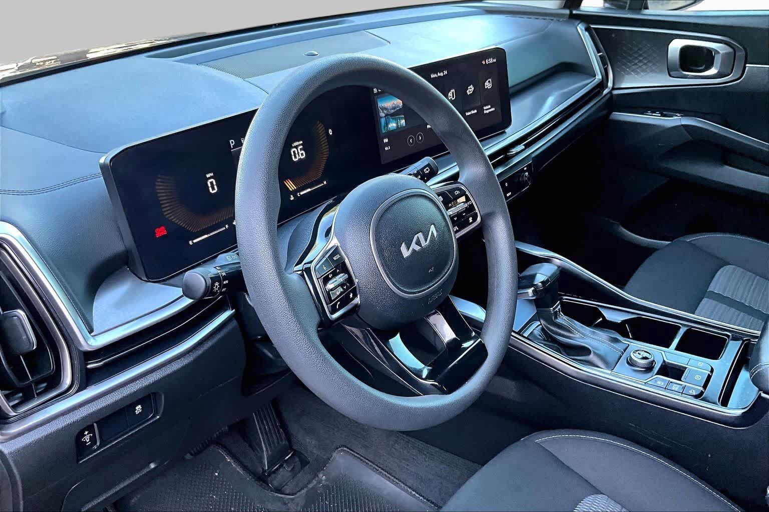 Used 2024 Kia Sorento LX FWD image 17