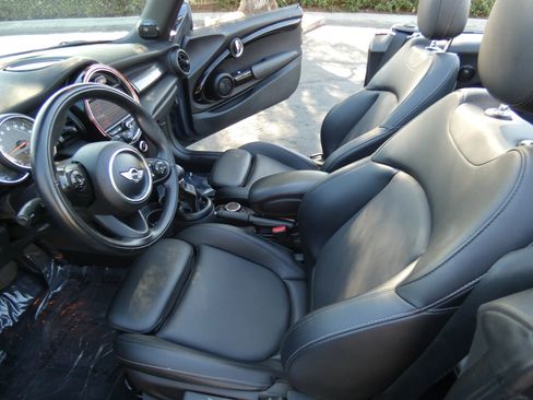 Used 2018 MINI Cooper S image 37