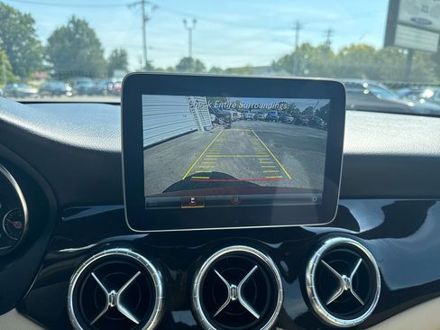 Used 2019 Mercedes-Benz CLA 250 4MATIC w/ Premium Package image 21