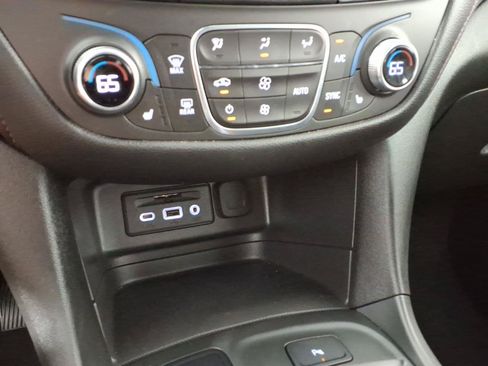 Used 2024 Chevrolet Equinox RS FWD image 23