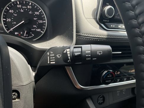 Used 2025 Nissan Rogue SV FWD image 34