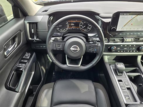 Used 2023 Nissan Pathfinder SL image 13