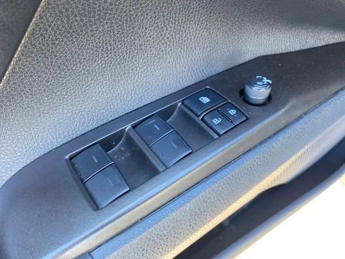 Used 2022 Toyota Camry SE image 16