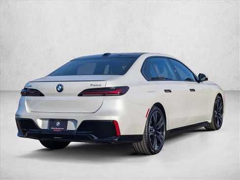 New 2026 BMW 750e xDrive image 2