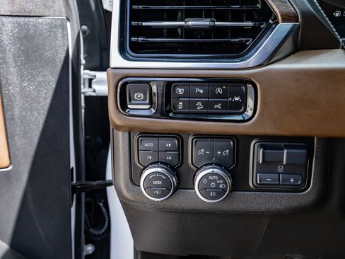 Used 2025 GMC Yukon Denali Ultimate AWD/4WD image 22