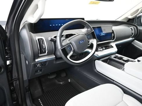 Certified 2025 Ford Expedition Platinum w/ Driver's Package AWD/4WD image 9