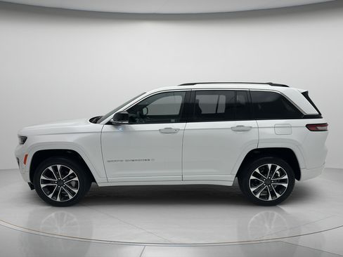 Used 2023 Jeep Grand Cherokee Overland w/ Luxury Tech Group IV AWD/4WD image 7