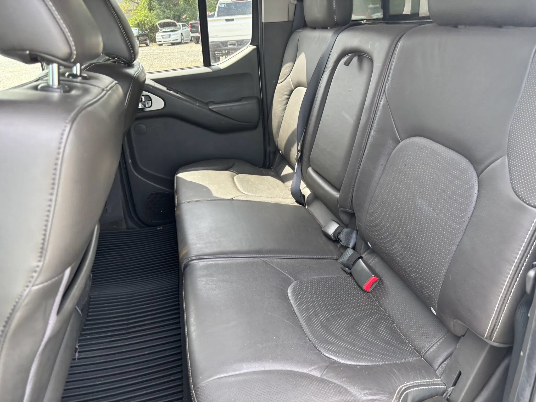 Used 2015 Nissan Frontier PRO-4X w/ Pro-4x Luxury Package AWD/4WD image 13