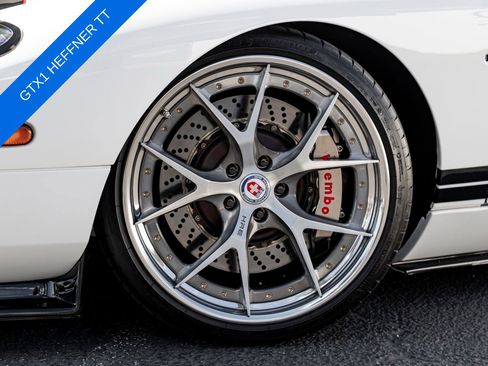 Used 2005 Ford GT RWD image 3