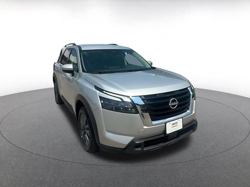 Used 2025 Nissan Pathfinder SV AWD/4WD image 3