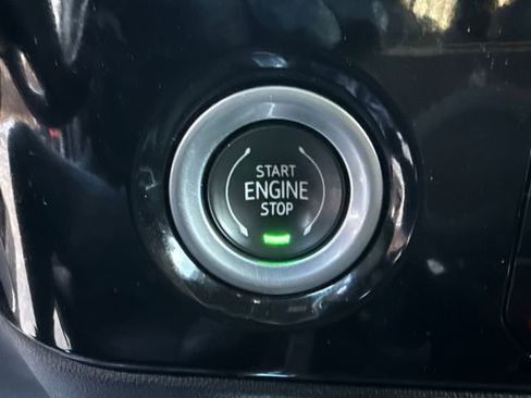 Used 2022 GMC Sierra 1500 SLT w/ SLT Convenience Package image 29