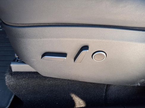 Used 2023 Tesla Model Y Long Range image 9