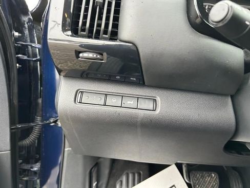 Used 2025 Nissan Pathfinder SV image 24