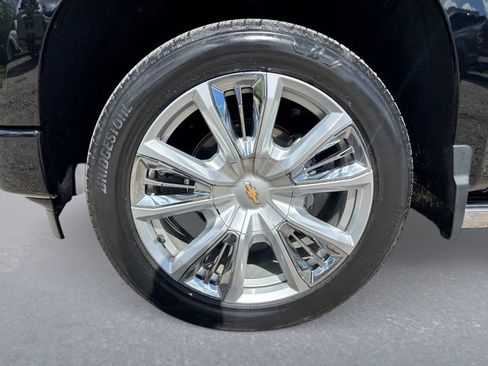 Used 2022 Chevrolet Silverado 1500 High Country w/ High Country Premium Package AWD/4WD image 10