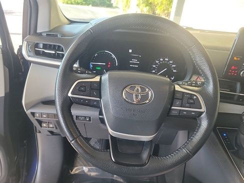 Used 2023 Toyota Sienna XLE image 23