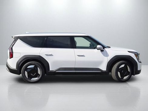 New 2026 Kia EV9 Wind image 4