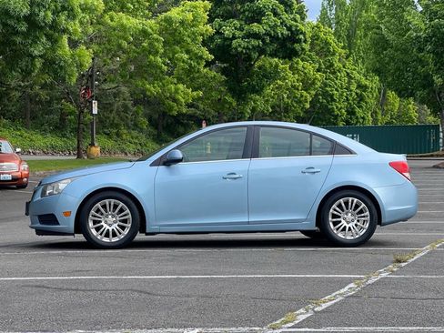 Used 2011 Chevrolet Cruze Eco FWD image 2