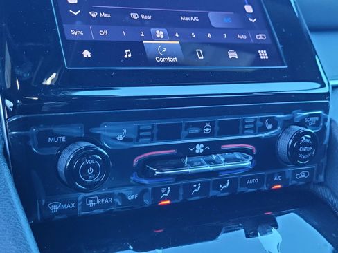 New 2025 Jeep Grand Cherokee Altitude w/ Trailer Tow Package image 17