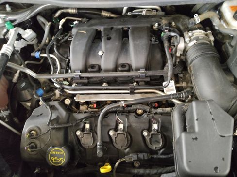 Used 2018 Ford Explorer XLT image 30