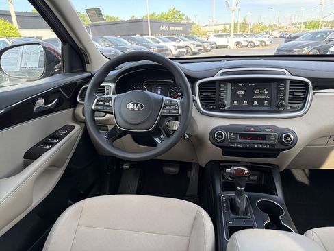 Used 2019 Kia Sorento FWD V6 image 20
