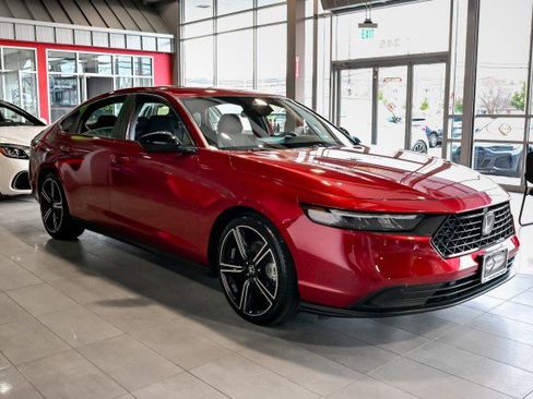 Used 2023 Honda Accord Sport image 3