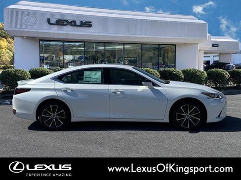 New 2025 Lexus ES 300h w/ Premium Package image 5