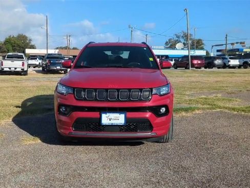 Used 2022 Jeep Compass Limited image 3