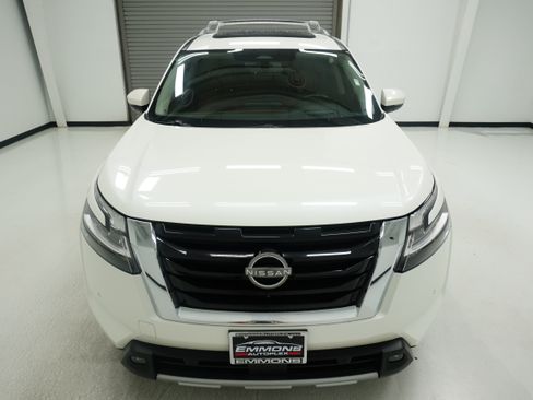 Used 2023 Nissan Pathfinder Platinum w/ Lighting Package (N93) FWD image 2