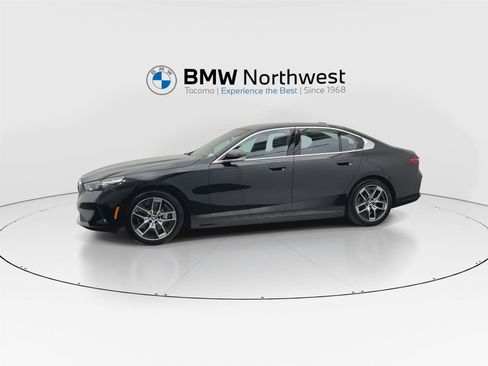 Used 2024 BMW i5 eDrive40i w/ M Sport Package image 10
