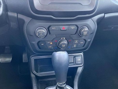 Used 2019 Jeep Renegade Latitude image 23