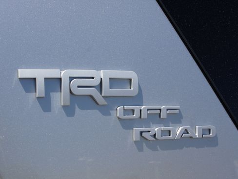 Used 2019 Toyota 4Runner TRD Off-Road Premium AWD/4WD image 17
