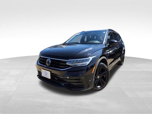 Certified 2024 Volkswagen Tiguan SE R-Line AWD/4WD image 3
