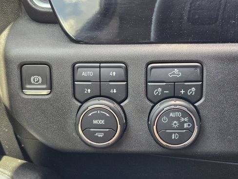 Used 2024 Chevrolet Silverado 2500 LT w/ Convenience Package AWD/4WD image 24