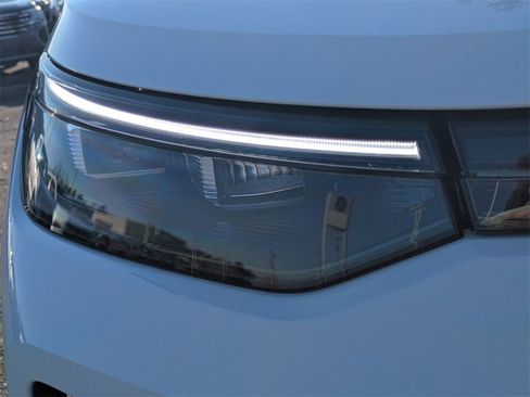 New 2025 Volkswagen Tiguan SE image 10