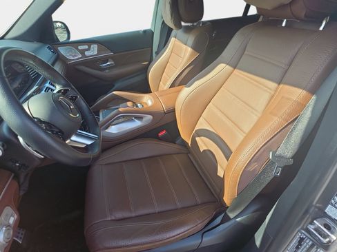 Used 2025 Mercedes-Benz GLS 580 4MATIC image 15