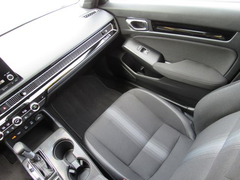 Used 2025 Honda Civic Sport image 30