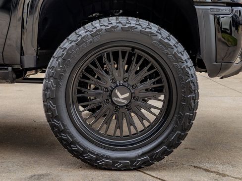 Used 2025 GMC Sierra 2500 Denali Ultimate image 12