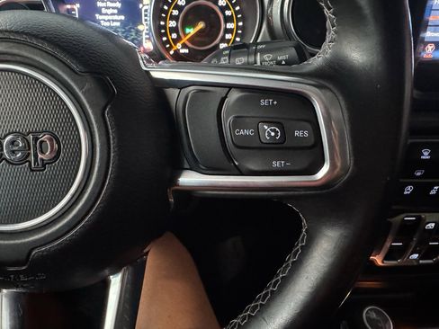 Used 2018 Jeep Wrangler Unlimited Sahara AWD/4WD image 24