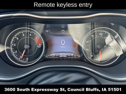 Used 2021 Jeep Cherokee Trailhawk AWD/4WD image 18