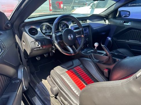 Used 2012 Ford Mustang Shelby GT500 RWD image 5