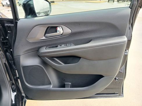 New 2026 Chrysler Pacifica Select image 15