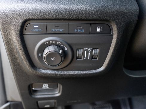 Used 2023 Jeep Grand Cherokee 4WD 4xe w/ Luxury Tech Group II image 17